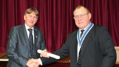 Tim Gulliver received his honorary life membership certificate from President Charlie Combes.