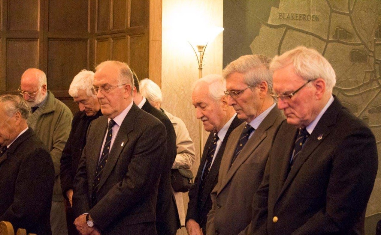 The members show that they can even do dignified when the occasion demands.