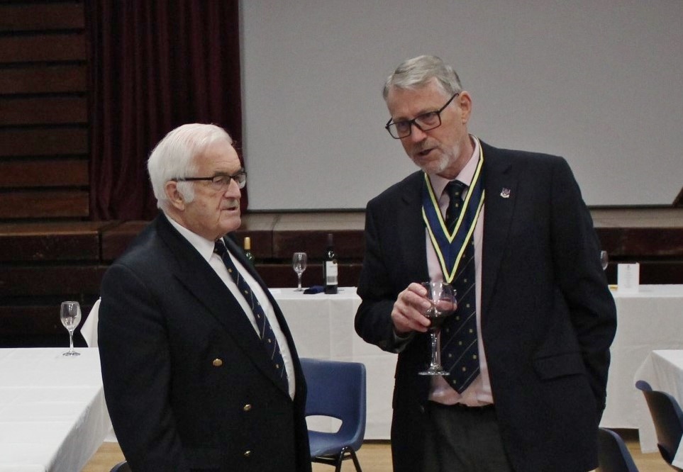 All the activity must be behind the photographer!